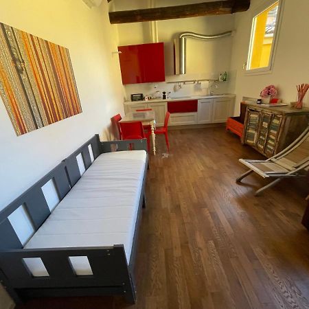 Red Appartamento Immerso Tra Le Mura Bolognesi 外观 照片