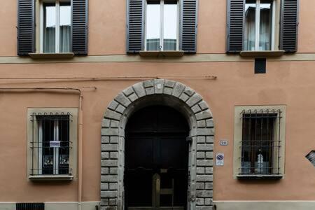 Red Appartamento Immerso Tra Le Mura Bolognesi 外观 照片