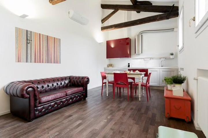 Red Appartamento Immerso Tra Le Mura Bolognesi 外观 照片